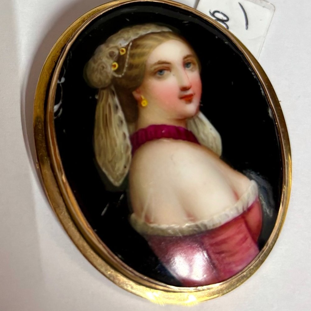 Victorian era 10kt gold cameo pin